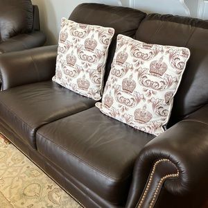 Set of 2 royal baroque accent pillows. 18”x 18”
